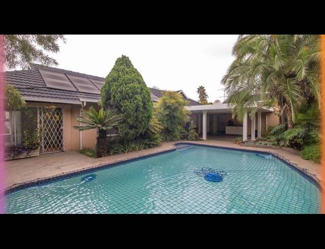 4 BEDROOM HOUSE FOR SALE IN VAN RIEBEECK PARK